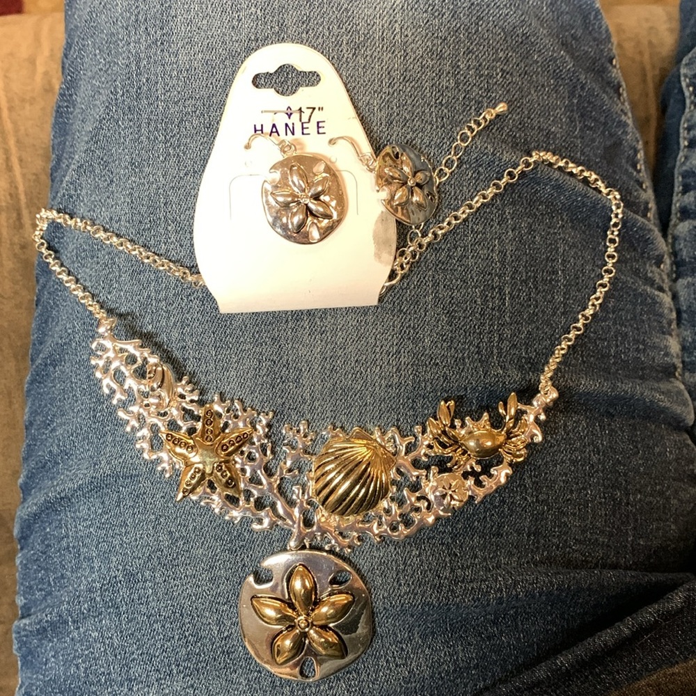 NWT! Sea design necklace